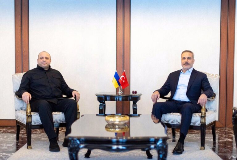 Умєров обговорив безпекову ситуацію з главою МЗС Туреччини