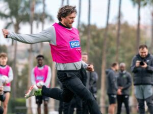 Усик з’явився на полі в матчі Полісся – Ванкувер