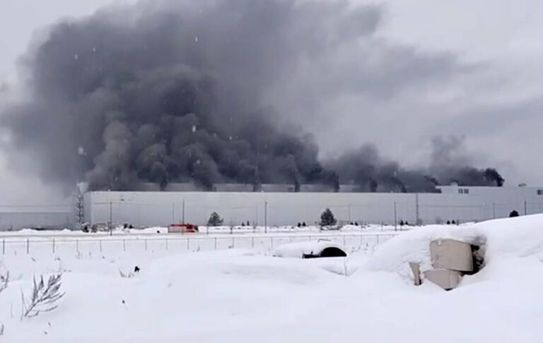 В російській Калузі спалахнув колишній автозавод Volkswagen