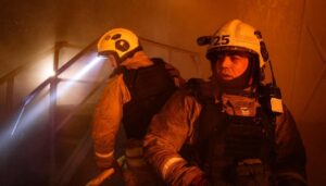 Вибухи у Харкові: горить квартира, суне ще група БпЛА