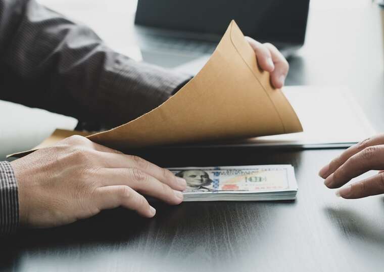 Заступника антикорупційного відділу Міноборони Краснянського викрили на хабарі 16,5 тисяч доларів за допомогу ухилянтам