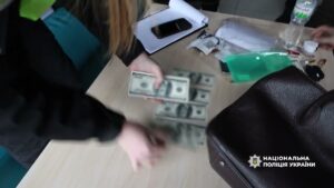 18 тисяч доларів за фальшиві діагнози: на Київщині Нацполіція затримала двох зловмисників
