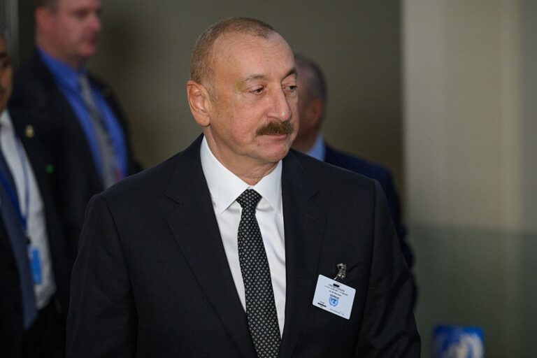 Алієв звинуватив РФ в ударах по посольству в Києві