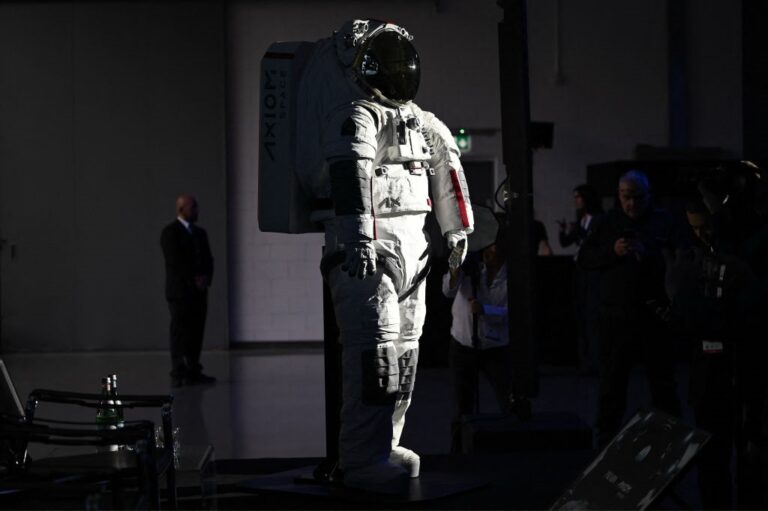 Axiom Space залучила $350 млн на розробку скафандрів та “заміну” МКС