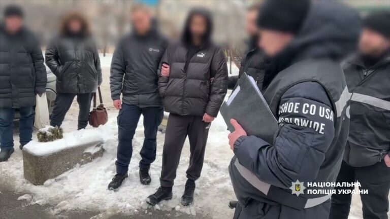 Нацполіція затримала чоловіка за вимагання 37 тисяч доларів за «вирішення питань» у ТЦК та суді