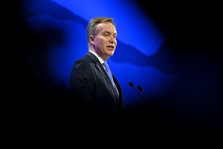 Файли Епштейна: про відставку оголосив глава WEF