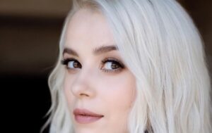 Міка Ньютон анонсувала новий альбом після багаторічної паузи