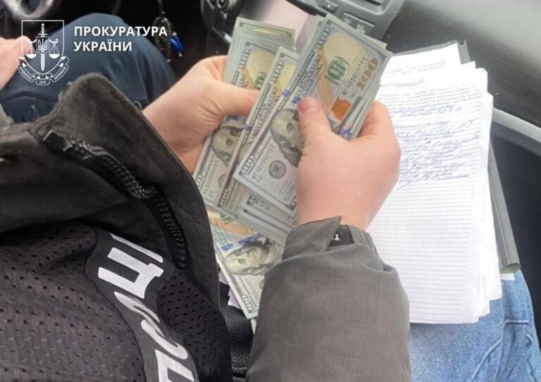 На Черкащині заступник міського голови попався на хабарі $5 тисяч