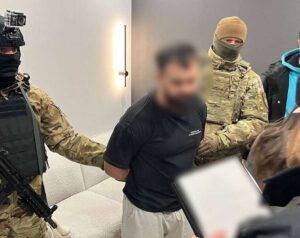 На Вінниччині антикорупціонера затримали на хабарі 6 тисяч доларів за звільнення з ЗСУ