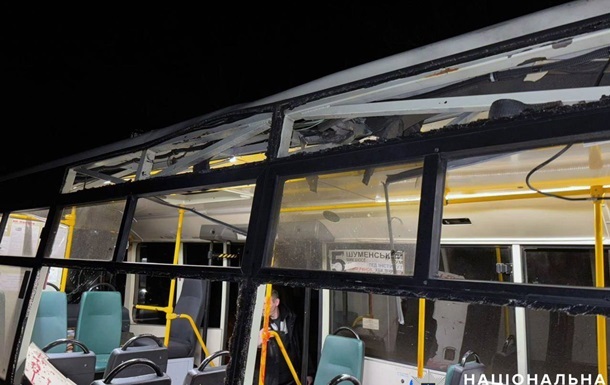 Російський дрон вдарив по маршрутці в Хероні, є поранені