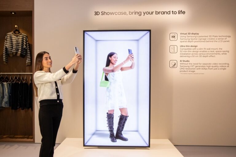 Samsung представила комерційні 3D-дисплеї, для яких не потрібні окуляри