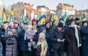 Серед українців зросла віра в перемогу над РФ – опитування