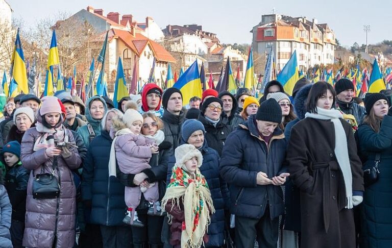 Серед українців зросла віра в перемогу над РФ – опитування