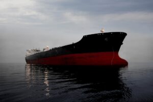 Ставки фрахту супертанкерів злетіли через погрози США вдарити по Ірану