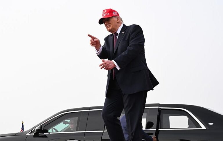 Трамп стежив за ударами по Ірану – Білий дім