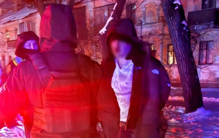 У Києві чоловік ножем понівечив обличчя підлітку