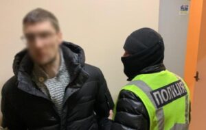 У Києві водій авто тяжко травмував евакуаторника