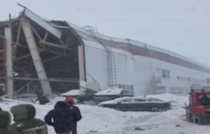 В РФ обвалився дах на автозаводі: є потерпілі