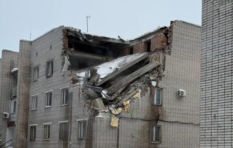 В РФ стався вибух у військовій комендатурі: рухнули два поверхи, є жертви
