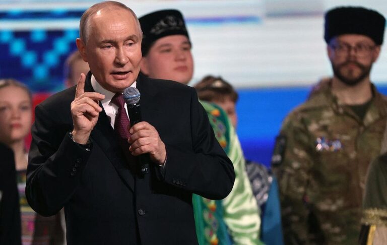 В РФ вирішили відключати росіянам зв’язок “на вимогу” Путіна