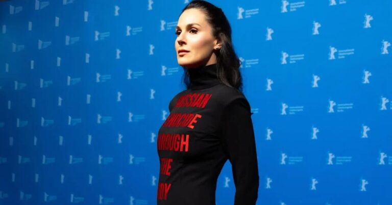 Єфросиніна вразила червону доріжку Берлінале сильним перформансом