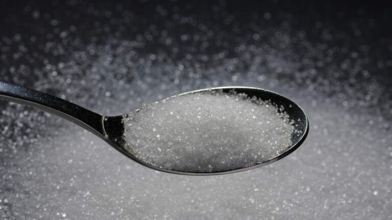 З гіркою чи без: скільки грамів різних продуктів міститься у чайній ложці