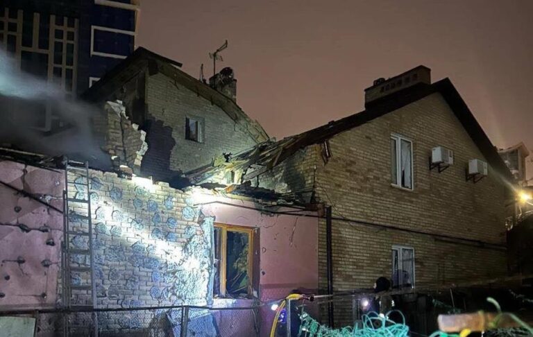 З’явилися фото з наслідками атаки РФ на Київ