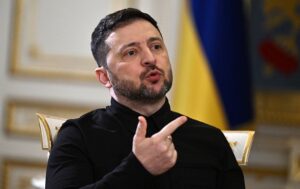 Зеленський відповів щодо “погроз” США припинити продаж зброї для України