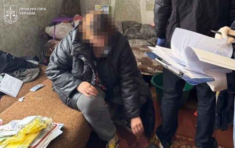 Жінка виманила у військового майже мільйон, вдаючи стосунки на відстані