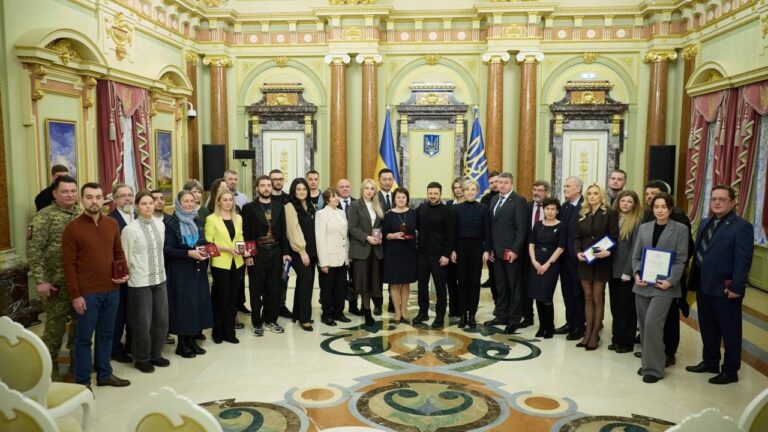 Володимир Зеленський вручив державні нагороди громадянам, які роблять країну сильнішою