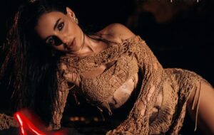 Анна Трінчер впала на сцені