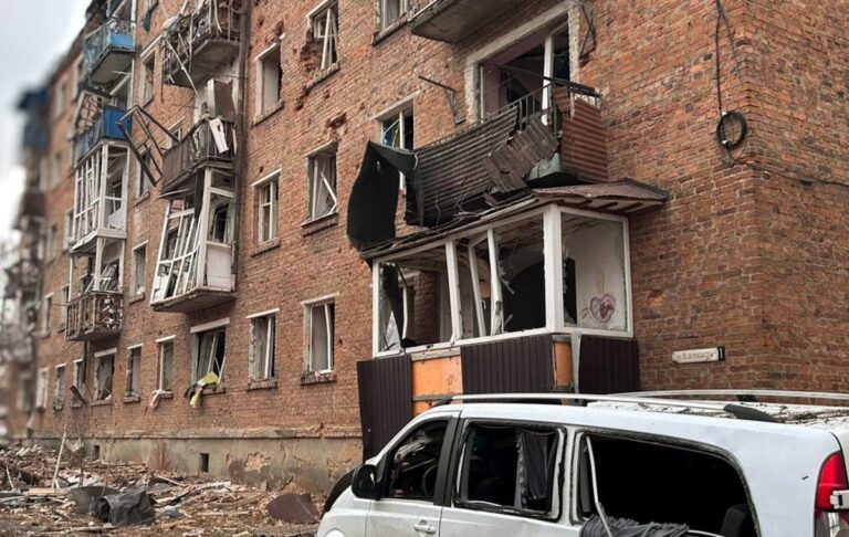 Глухів зазнав бомбового удару, багато поранених