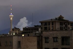 Ізраїль добиває військову промисловість Ірану