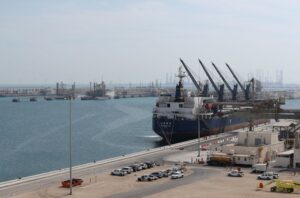 На Близькому Сході припиняють роботу нафтові та газові об’єкти