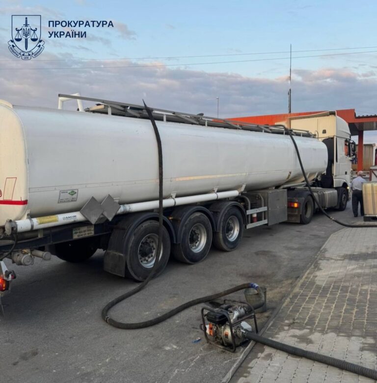 На Київщині викрили нелегальну нафтобазу
