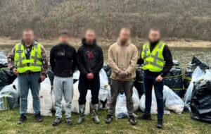 На Прикарпатті юнаки налагодили масштабне нарковиробництво