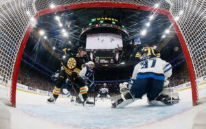 НХЛ: тріумфи Бостона, Тампи й Баффало