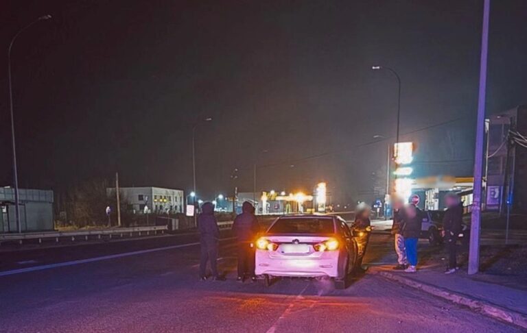 Під Києвом поліцейський збив 20-річну дівчину на переході