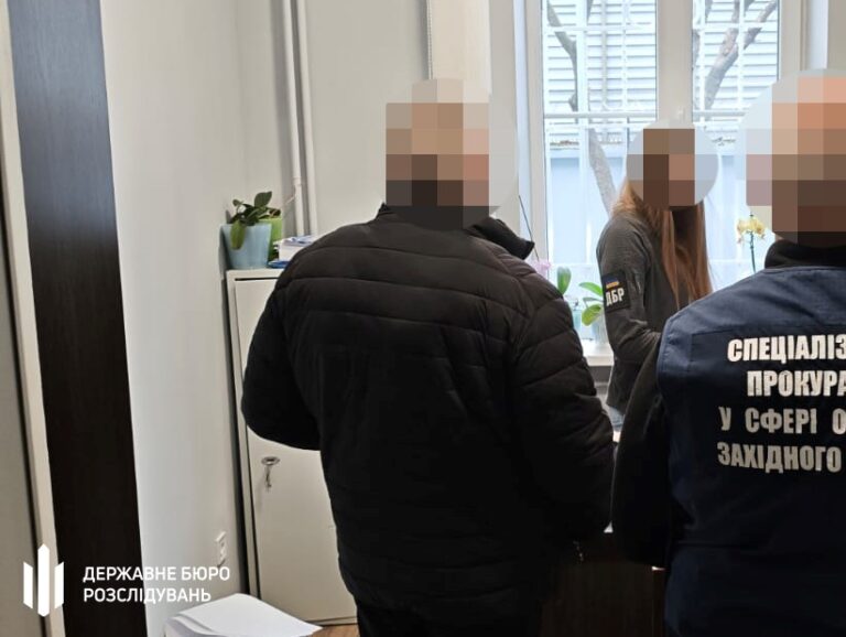 Підполковника ТЦК викрили на переплаті пального