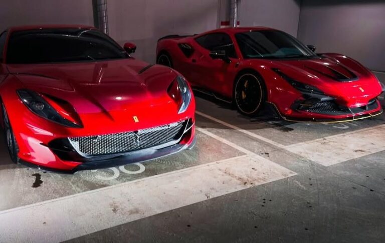Понад $500 000. У Києві помітили паркінг з ексклюзивними Ferrari