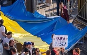 Прапор України на мітингу опозиції Угорщини спричинив скандал