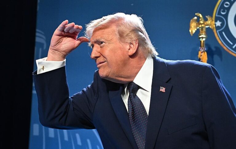 Трамп “вимагає” у шейхів трильйони доларів – ЗМІ