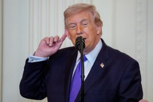 Трамп заявив про “безмежні” запаси зброї США