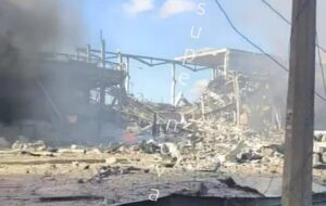 У Донецьку потужна пожежа після ракетного удару