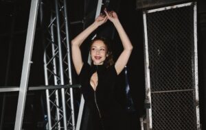 У Кароль під час концерту розстебнулася сукня