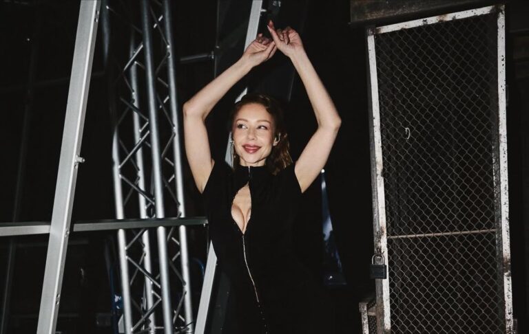 У Кароль під час концерту розстебнулася сукня