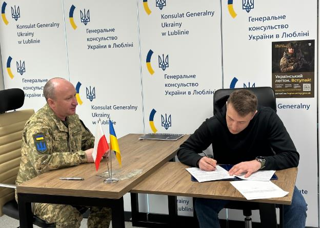 У Польщі група добровольців Українського легіону підписала контракти із ЗСУ