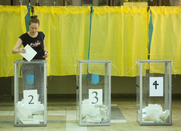 Українці відповіли, чи готові взяти участь у повоєнних виборах