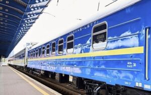 Укрзалізниця скасувала частину поїздів через атаки РФ