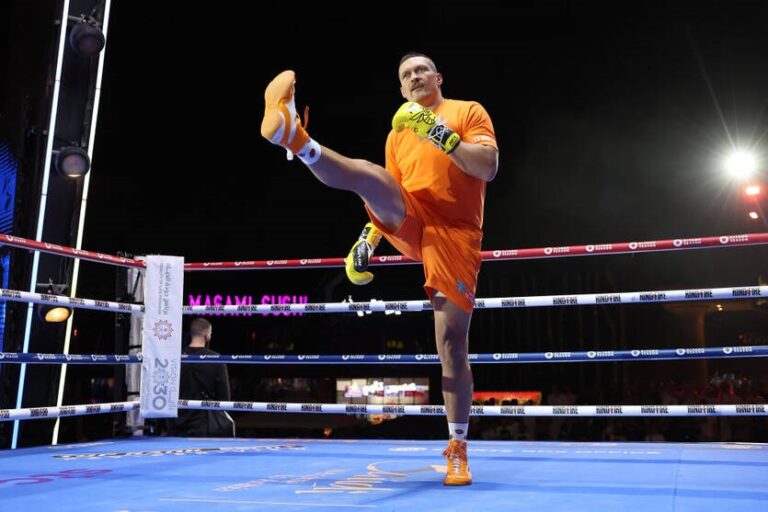 Усик розпочав підготовку до бою з Верховеном